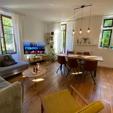 Apartment Gabriel - Comfortable Flat A Stone's Throw From The