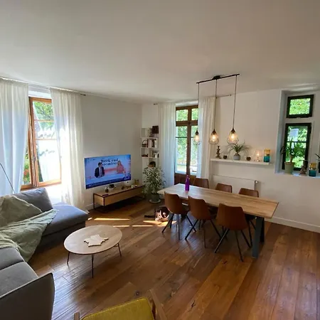 Gabriel - Comfortable Flat A Stone's Throw From The